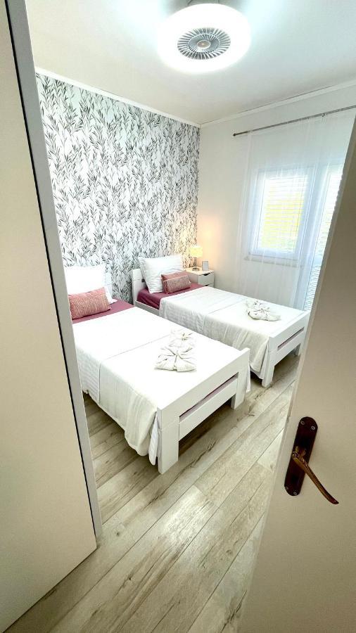 Apartment For 6 + Free Parking Place Задар Экстерьер фото